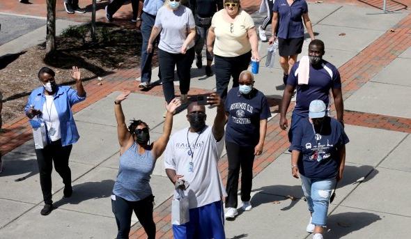 ODU employees start their Monarch 健康 Walk in front of Webb University Center.